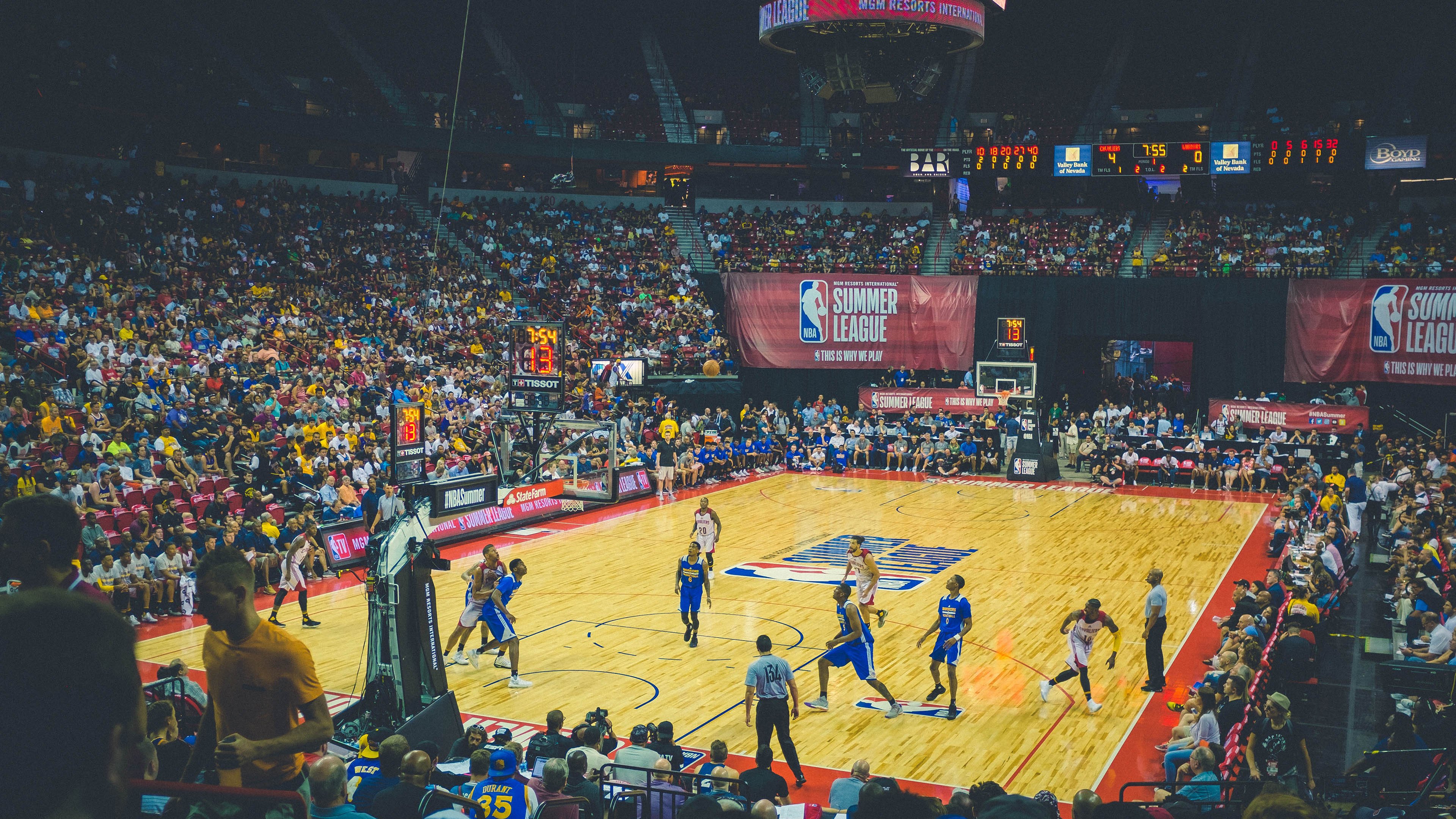 德里赫特东决接管比赛,拜仁体系如何全面压制美国篮球哲学?