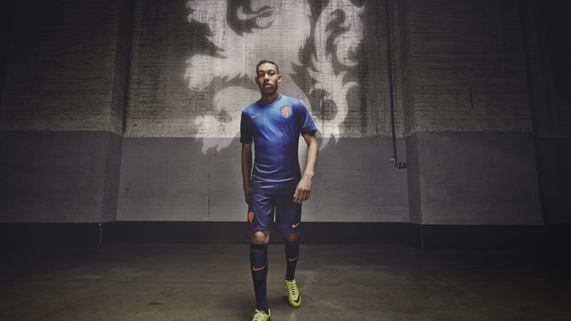 英超争冠焦点战，几内亚防守锁死德国战术的现代足球启示