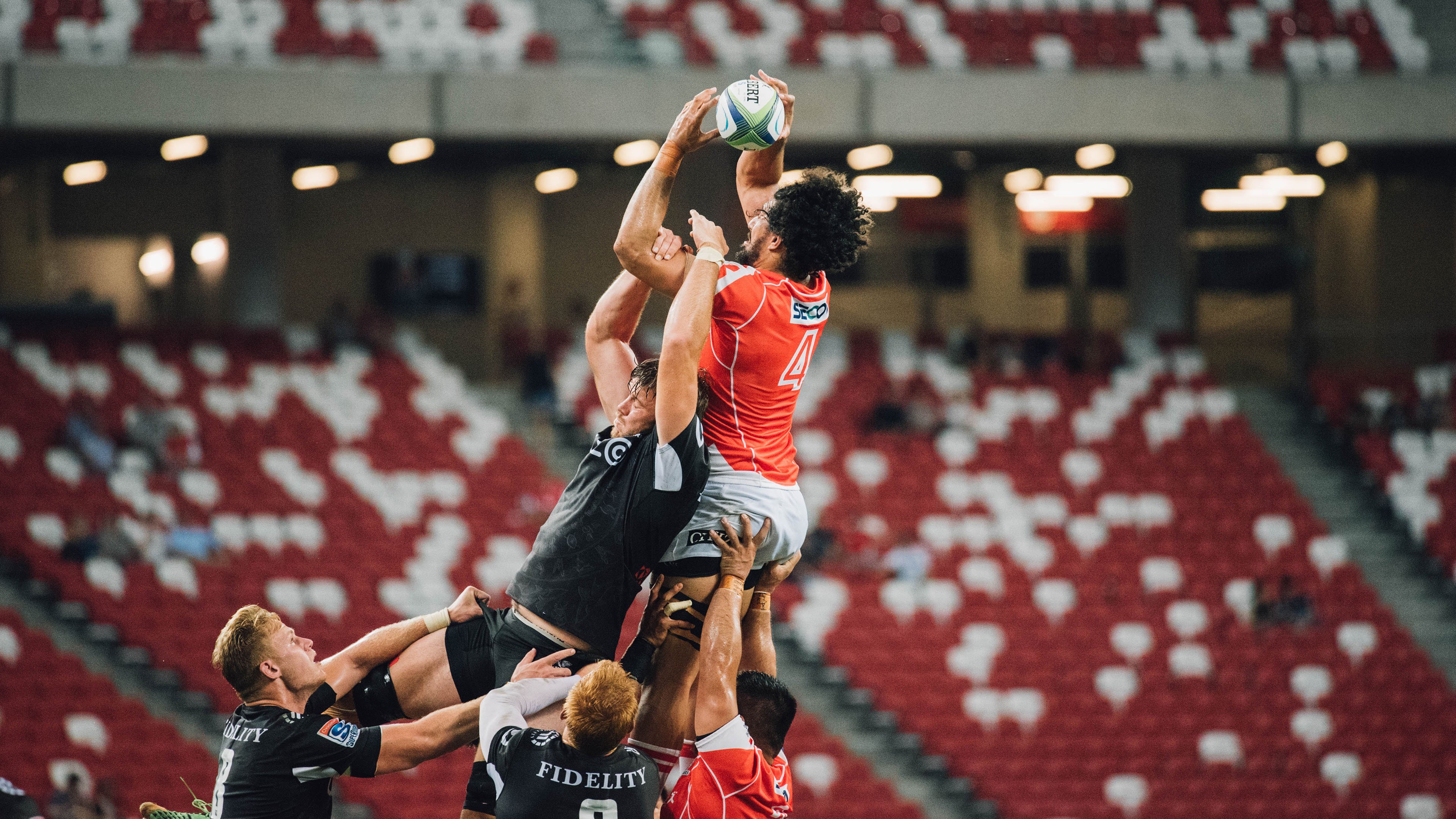 詹姆斯统治级演出，当深圳的雨夜被天山风暴席卷