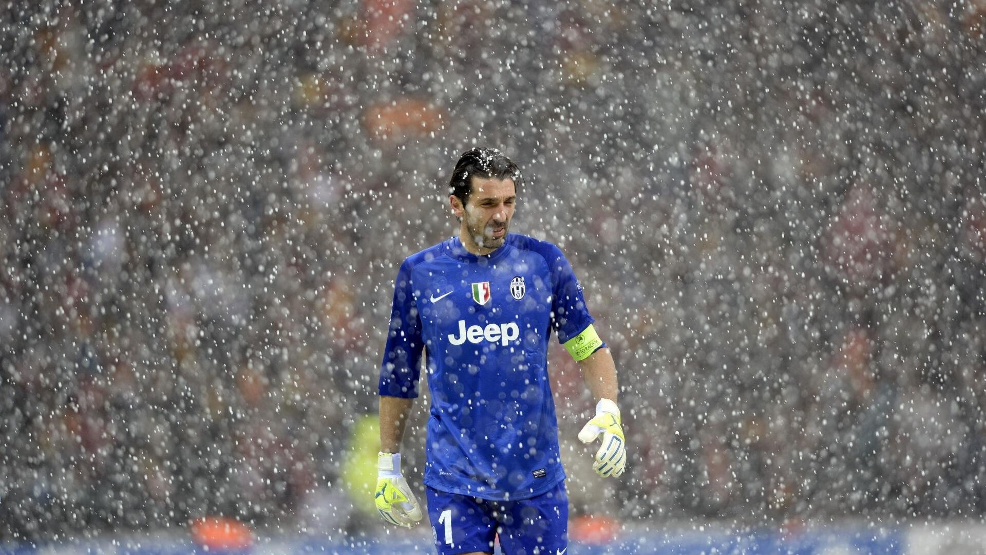 巴萨对阵曼城,赖斯在焦点战证明自己,英格兰铁腰的诺坎普加冕礼